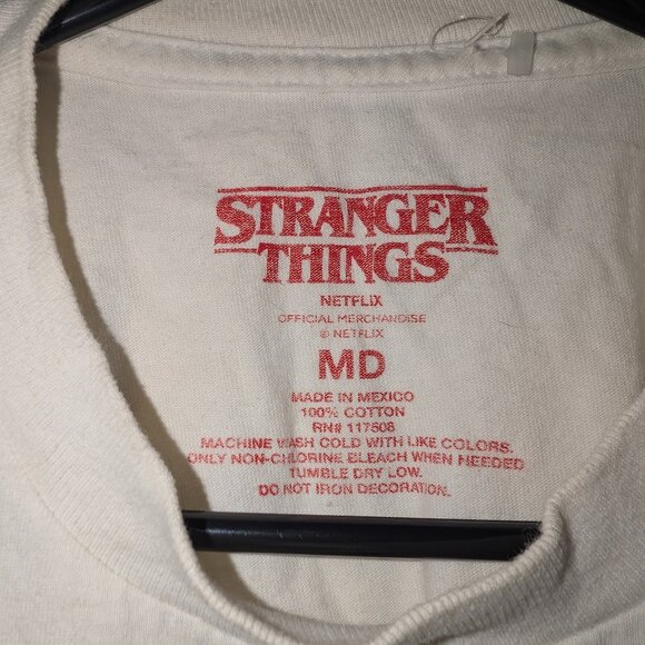 Stranger Things Netflix Vintage "It Only Gets Stranger.." T-Shirt - Picture 2 of 3